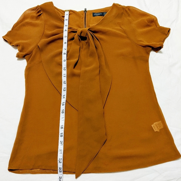 COLLECTION COSTA BLANCA Sheer Asymmetrical Bow Top - Picture 8 of 9